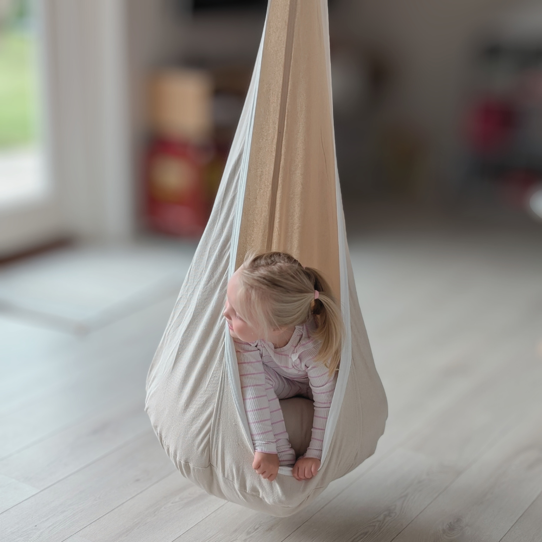 Softnest Copenhagen Hængehule i beige med rosa kant // UDSOLGT