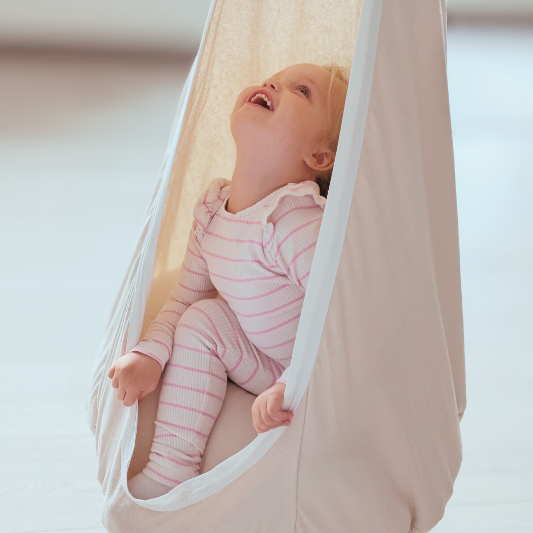 Softnest Copenhagen Hængehule i beige med rosa kant // UDSOLGT
