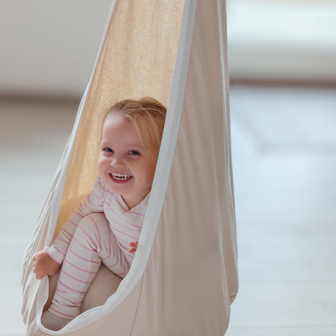 Softnest Copenhagen Hængehule i beige med rosa kant // UDSOLGT